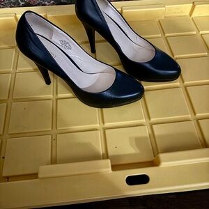 Elegant Nine West Black Leather Pumps